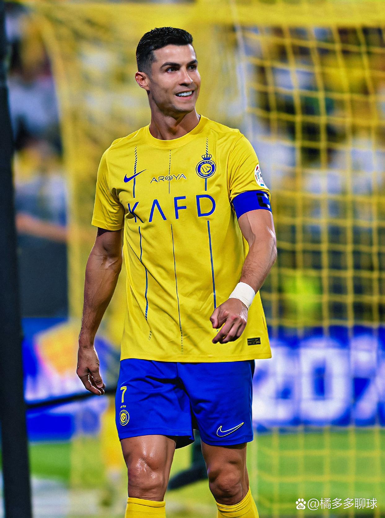 爱游戏-沙尔克完成成功逆转，球员庆祝胜利的简单介绍  第1张