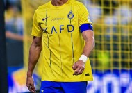 爱游戏-沙尔克完成成功逆转，球员庆祝胜利的简单介绍